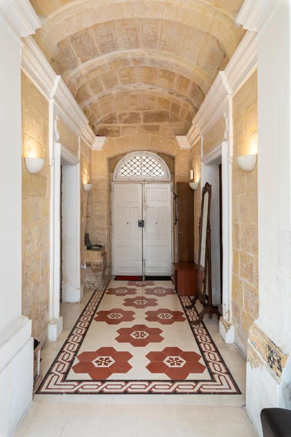 Traditional & Modern Maltese Townhouse - Rooftop Terrace And Sea Views, Close To Birgu Waterfront Cospicua Bagian luar foto