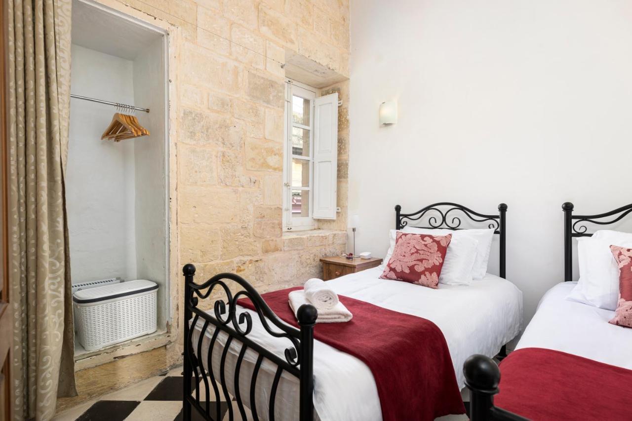 Traditional & Modern Maltese Townhouse - Rooftop Terrace And Sea Views, Close To Birgu Waterfront Cospicua Bagian luar foto
