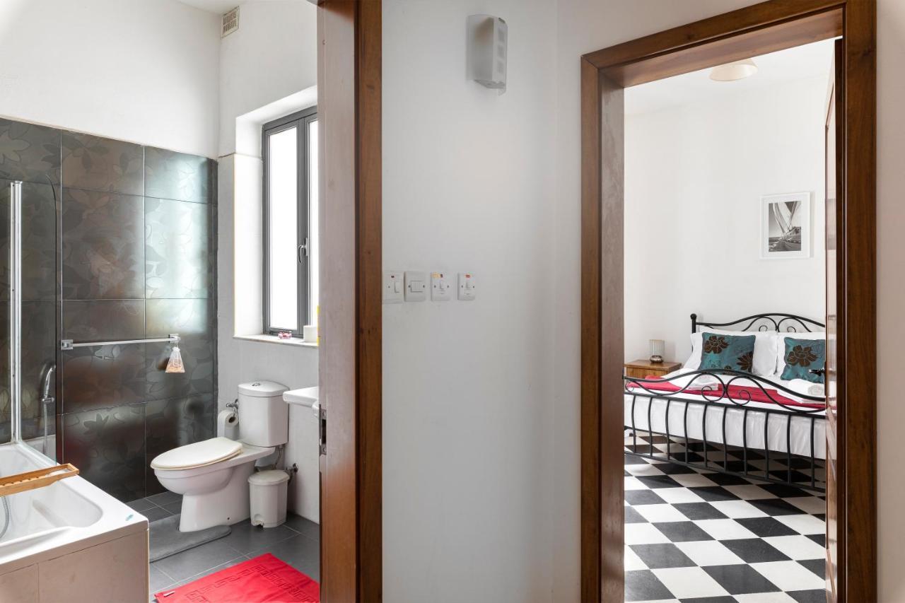 Traditional & Modern Maltese Townhouse - Rooftop Terrace And Sea Views, Close To Birgu Waterfront Cospicua Bagian luar foto