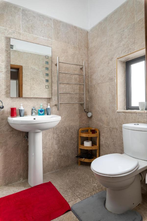 Traditional & Modern Maltese Townhouse - Rooftop Terrace And Sea Views, Close To Birgu Waterfront Cospicua Bagian luar foto